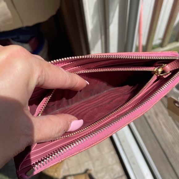 Miu Miu pink zippy wallet - Picture 5 of 10